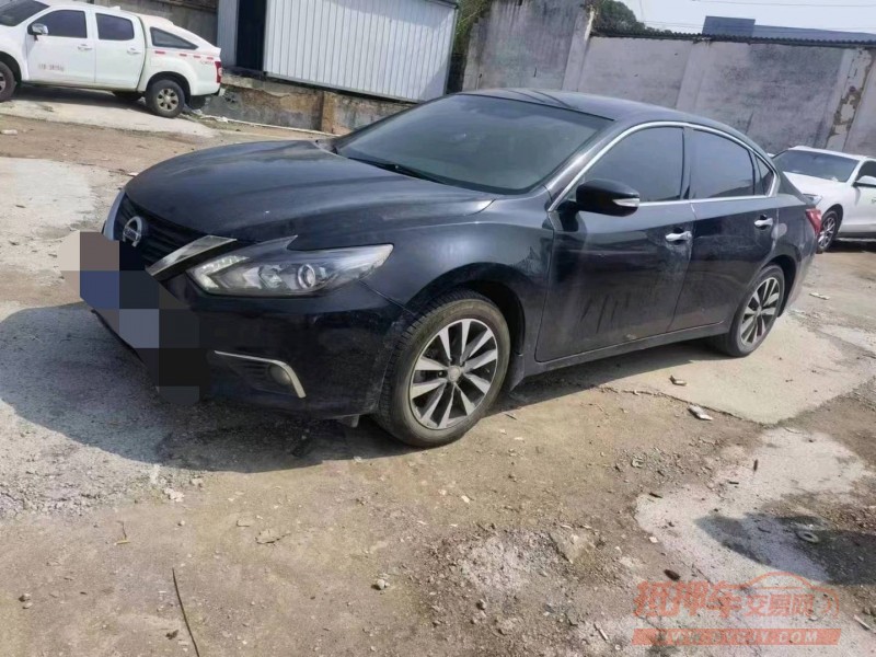 宜昌18年日产天籁3