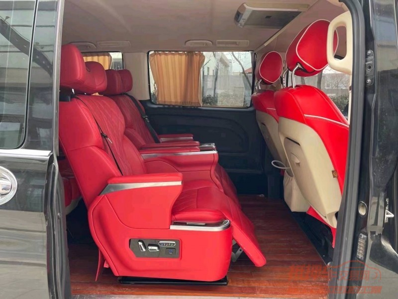 青岛17年奔驰威霆7