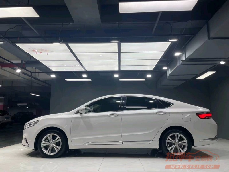 成都20年吉利博瑞8