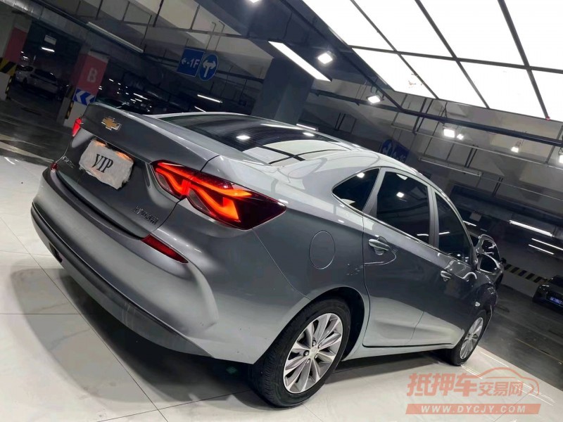 成都22年雪佛兰科鲁泽8
