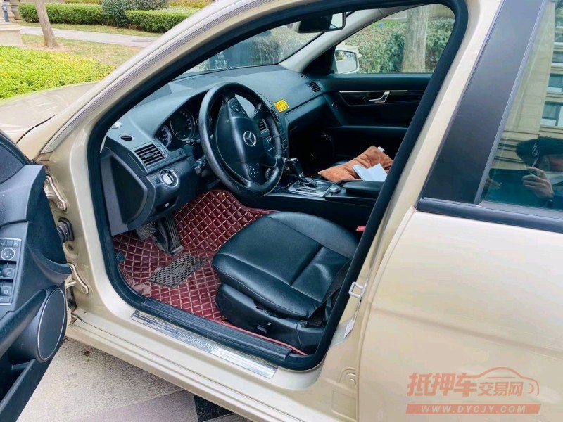 青岛11年奔驰C6