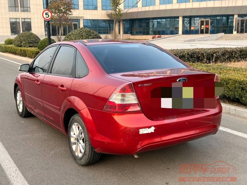 济宁11年福特福克斯8