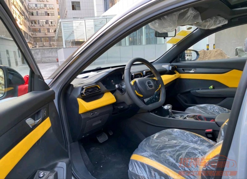 北京22年东风奕炫8