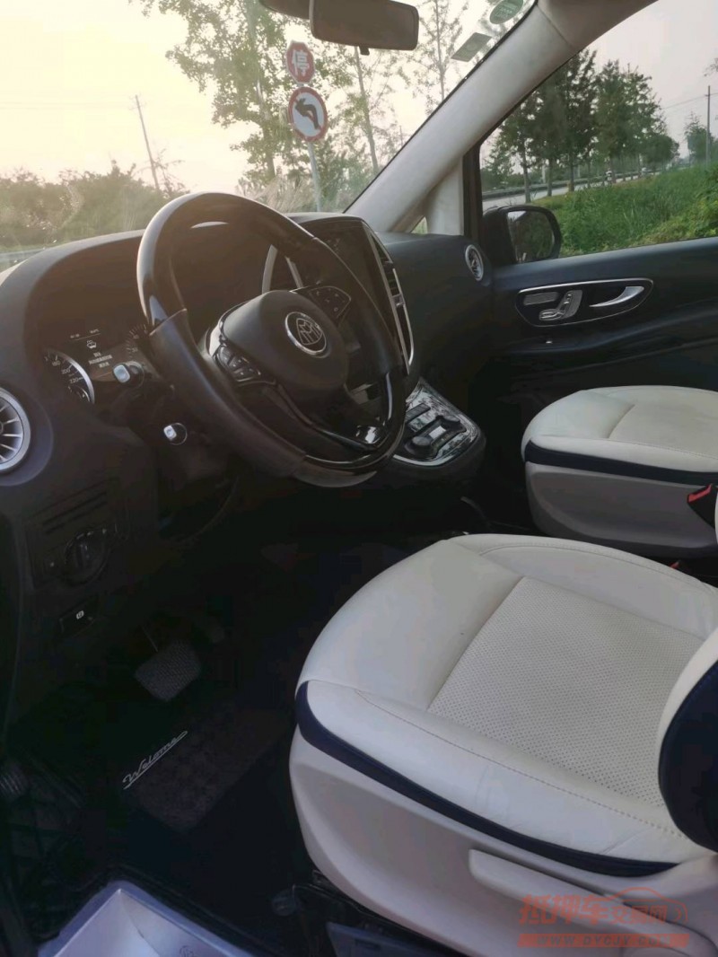 徐州16年奔驰威霆9