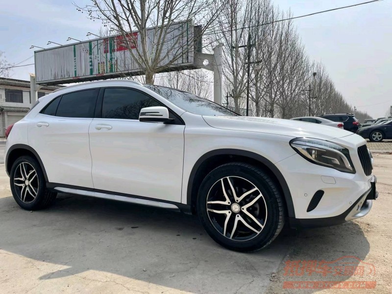 济宁17年奔驰GLA3