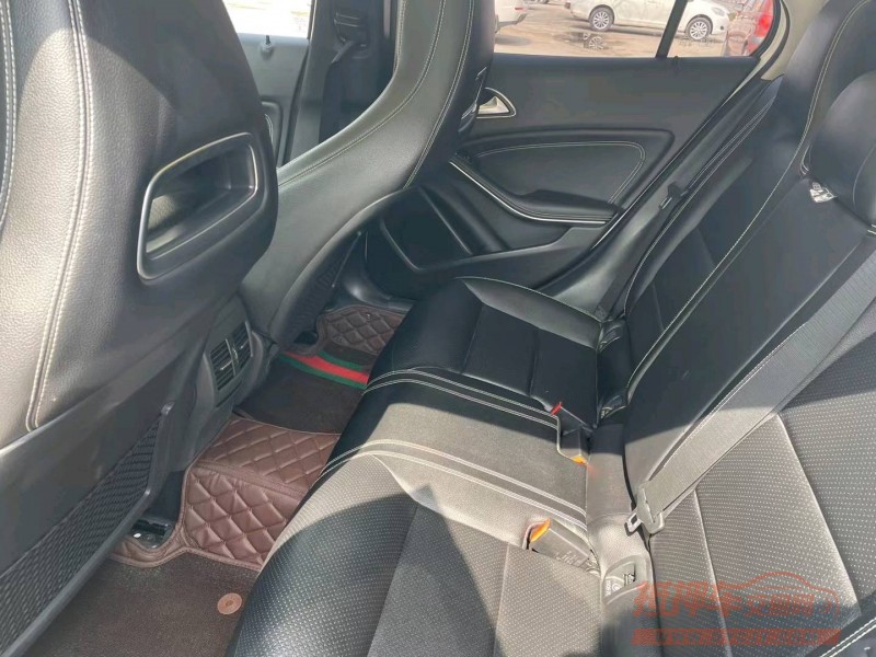 济宁17年奔驰GLA5