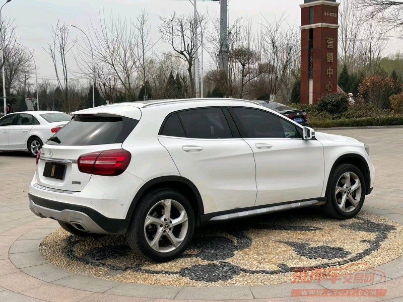 青岛17年奔驰GLA4