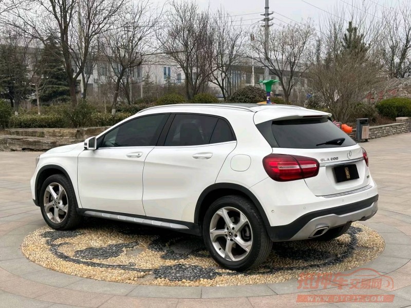 青岛17年奔驰GLA5