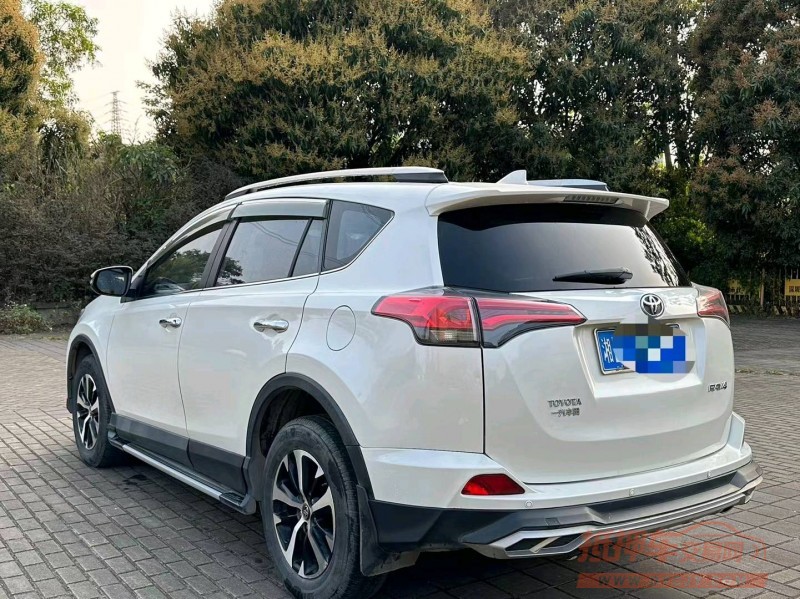 广州17年丰田RAV4荣放8