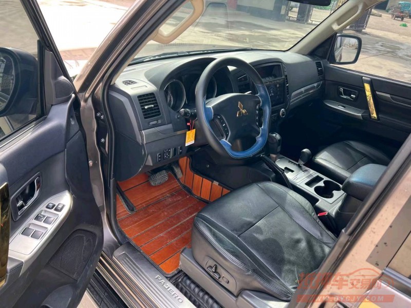 保定14年三菱帕杰罗6