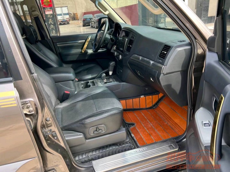 保定14年三菱帕杰罗4