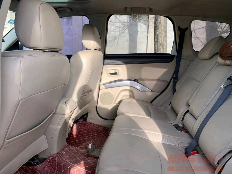 保定11年三菱欧蓝德6