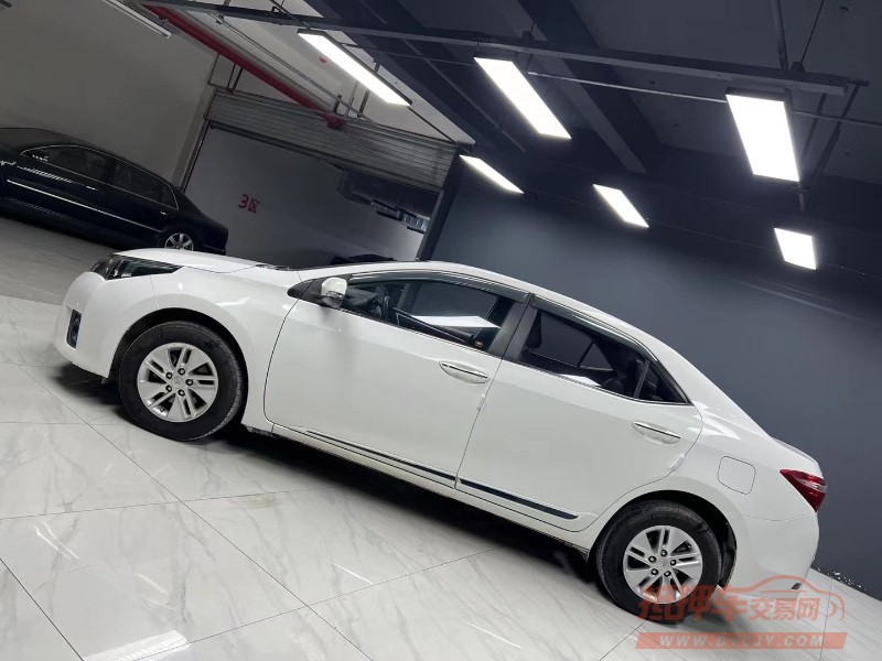 成都16年丰田卡罗拉5