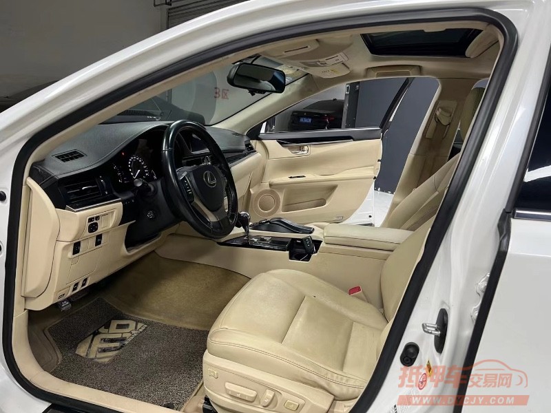 成都14年雷克萨斯ES2