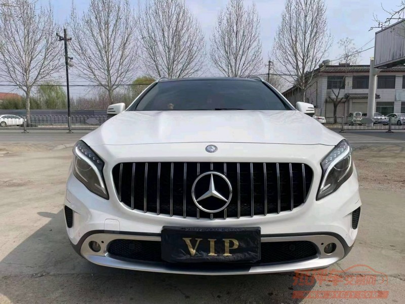 枣庄17年奔驰GLA1