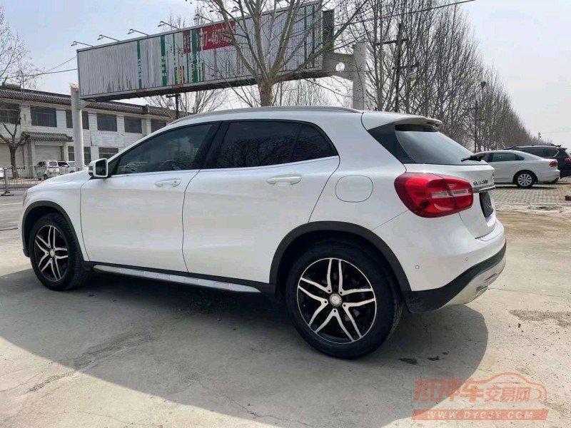 枣庄17年奔驰GLA5