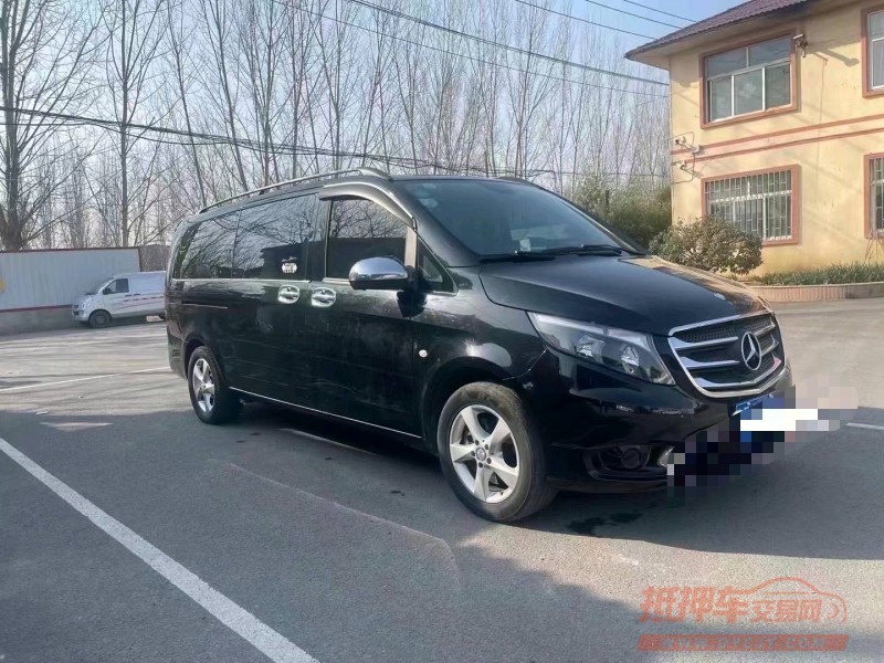 青岛17年奔驰威霆2