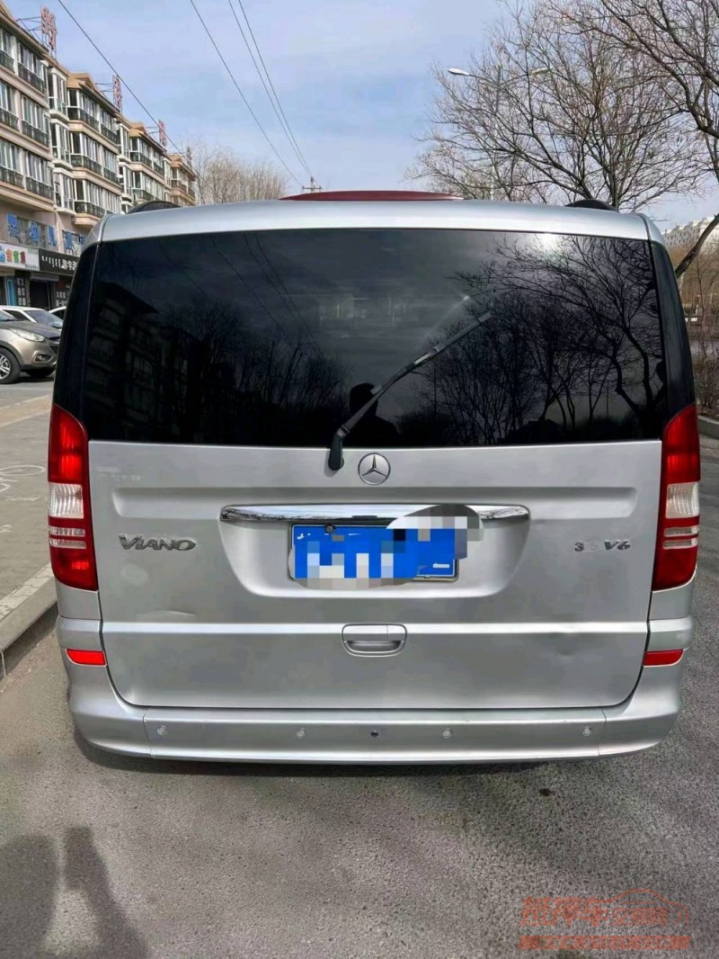 赤峰12年奔驰唯雅诺3