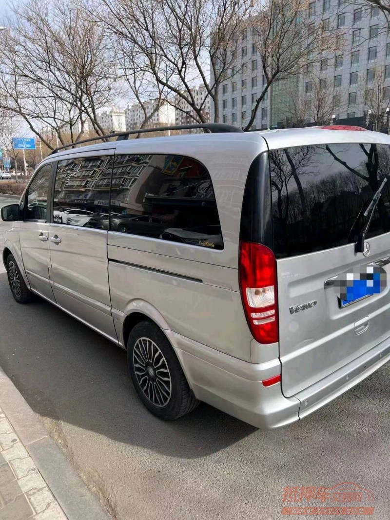 赤峰12年奔驰唯雅诺4