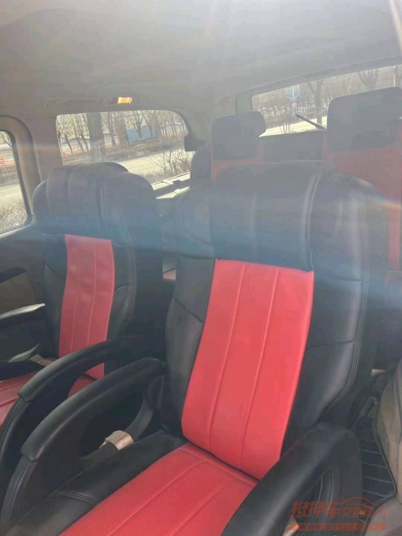 赤峰12年奔驰唯雅诺6