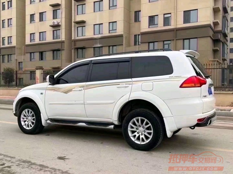 北京14年三菱帕杰罗9