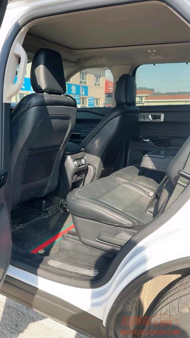 北京21年福特探险者4