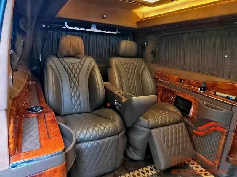 重庆16年奔驰威霆5