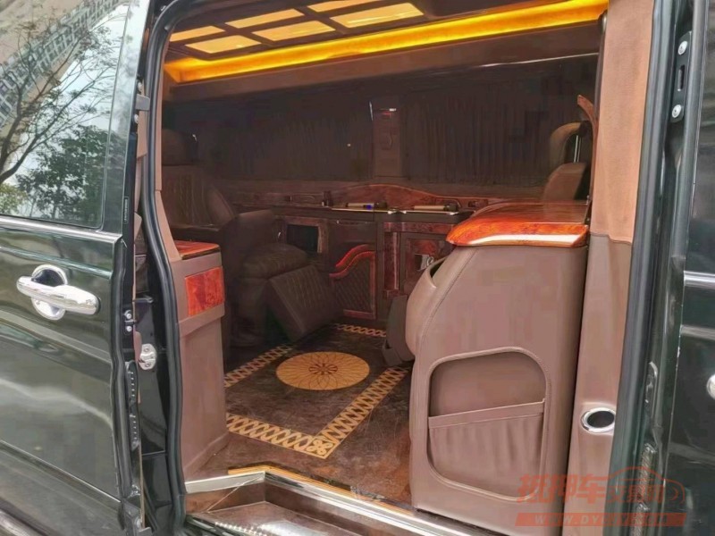 重庆16年奔驰威霆7