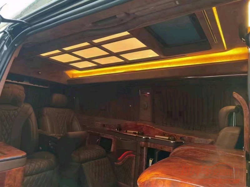 重庆16年奔驰威霆8