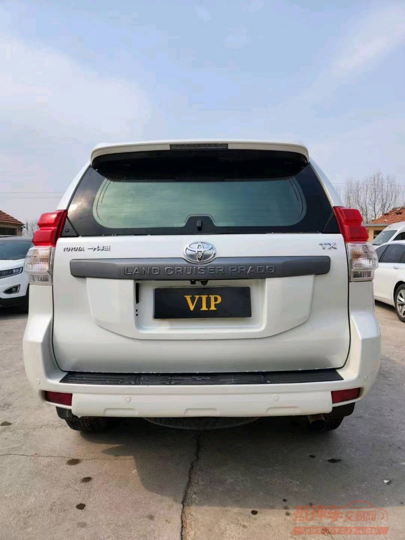 济南17年丰田普拉多9