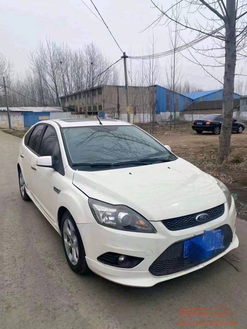 青岛15年福特福克斯3