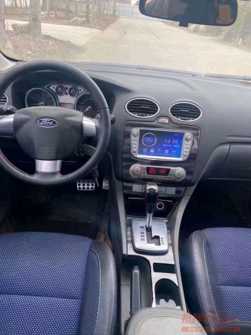 青岛15年福特福克斯7