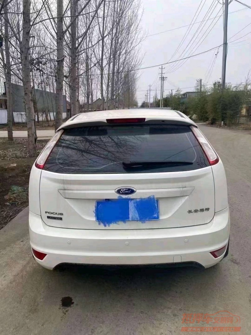 青岛15年福特福克斯9