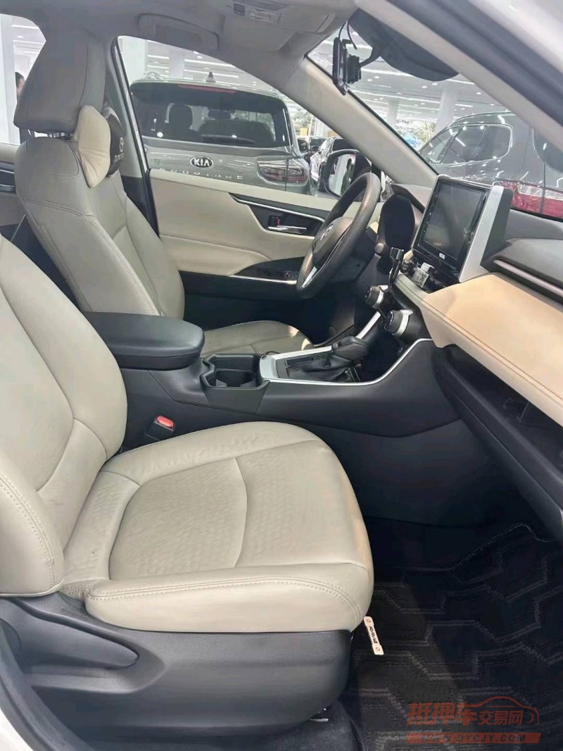 广州21年丰田RAV4荣放5