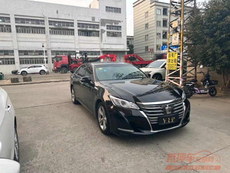 汕头17年丰田皇冠5