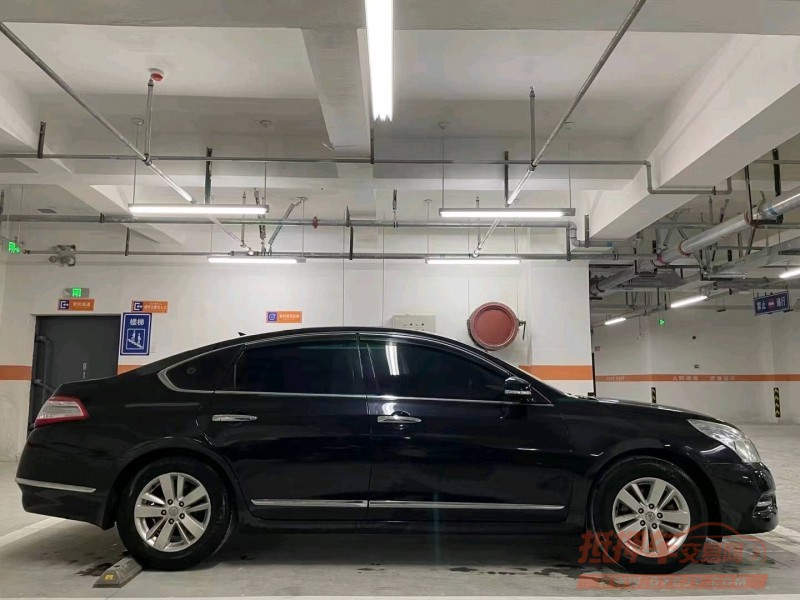 成都13年日产天籁3