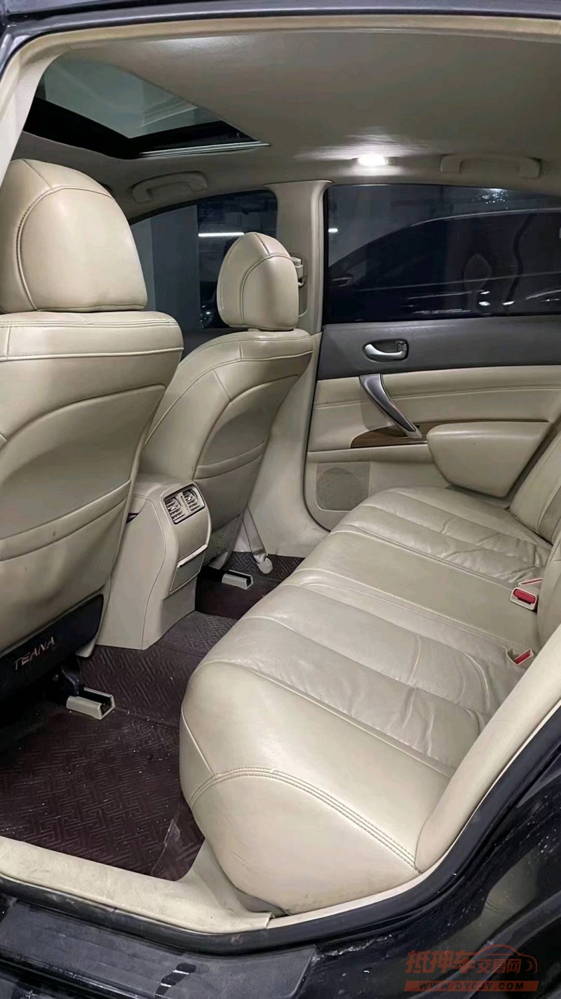 成都13年日产天籁7