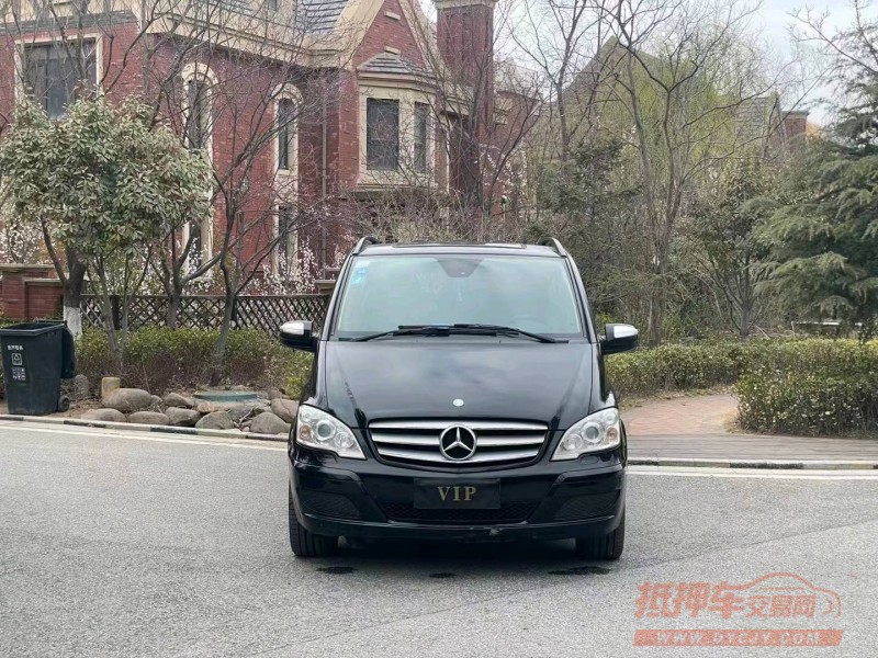 青岛13年奔驰唯雅诺1