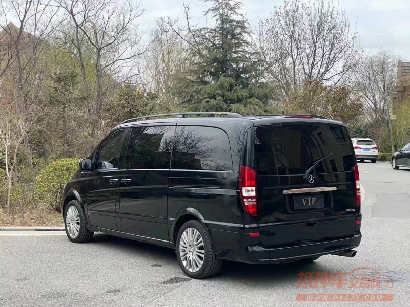 青岛13年奔驰唯雅诺7