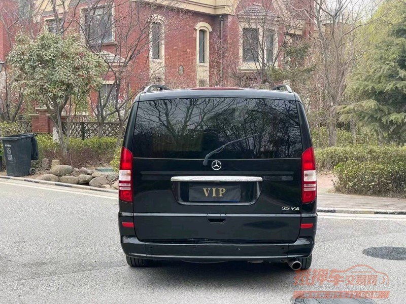 青岛13年奔驰唯雅诺9