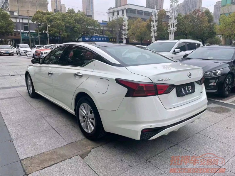 苏州19年日产天籁5
