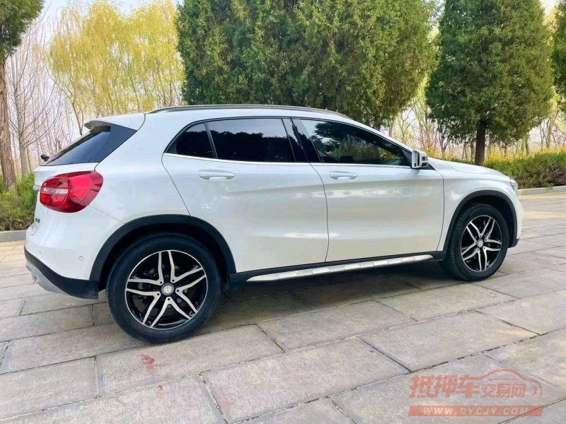枣庄17年奔驰GLA8