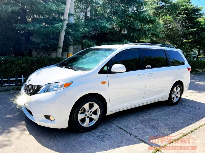 潍坊15年丰田塞纳3