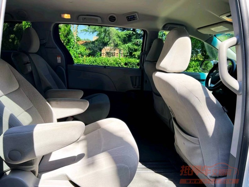 潍坊15年丰田塞纳8