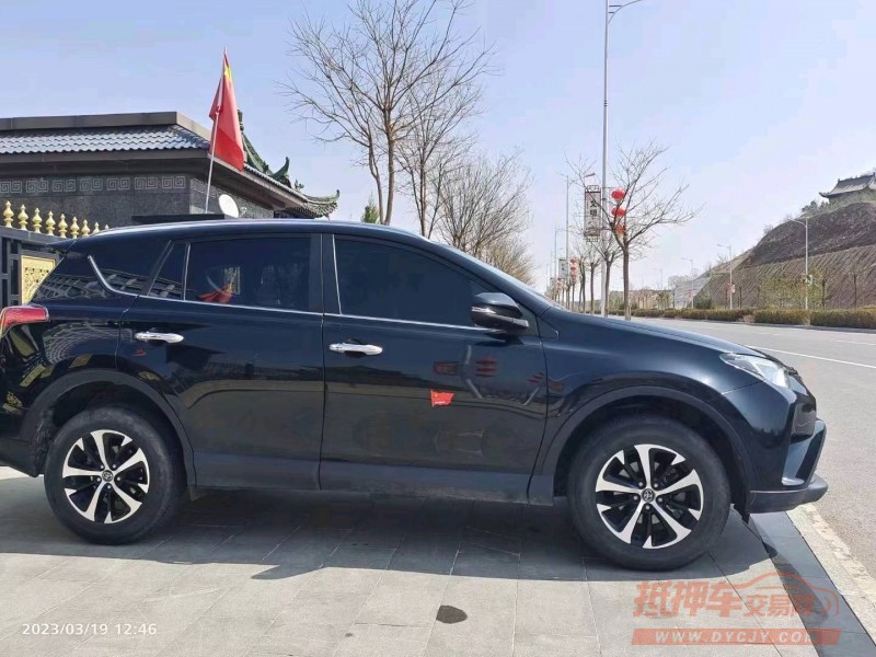 榆林19年丰田RAV4荣放3