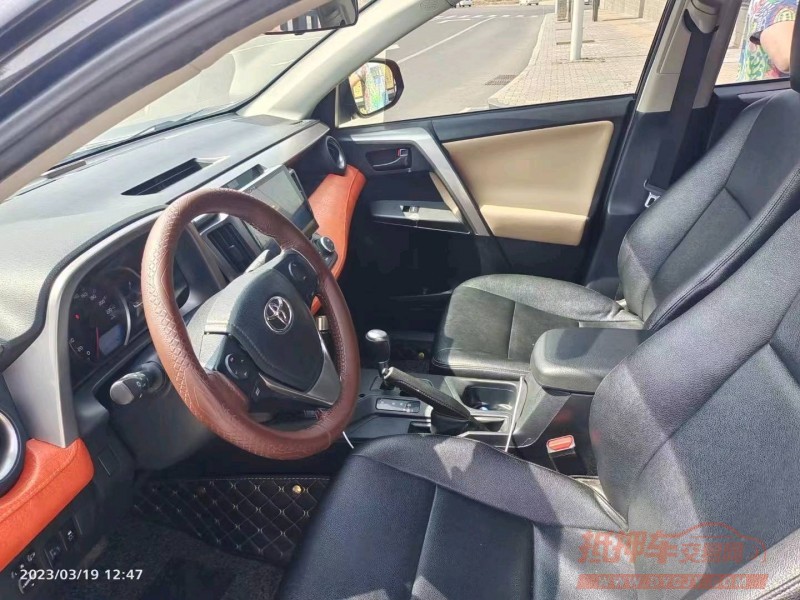 榆林19年丰田RAV4荣放4