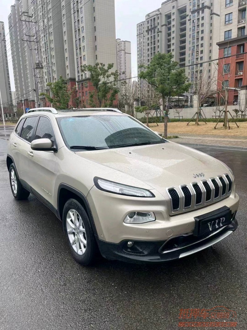 淮南16年Jeep自由光3
