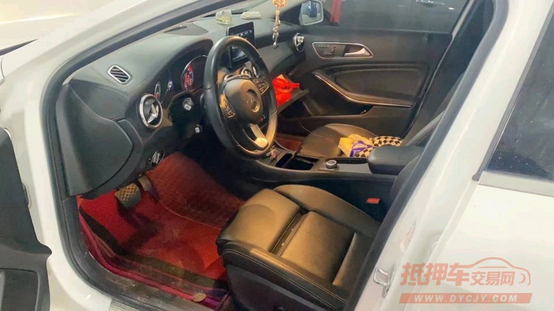 宜昌17年奔驰GLA2