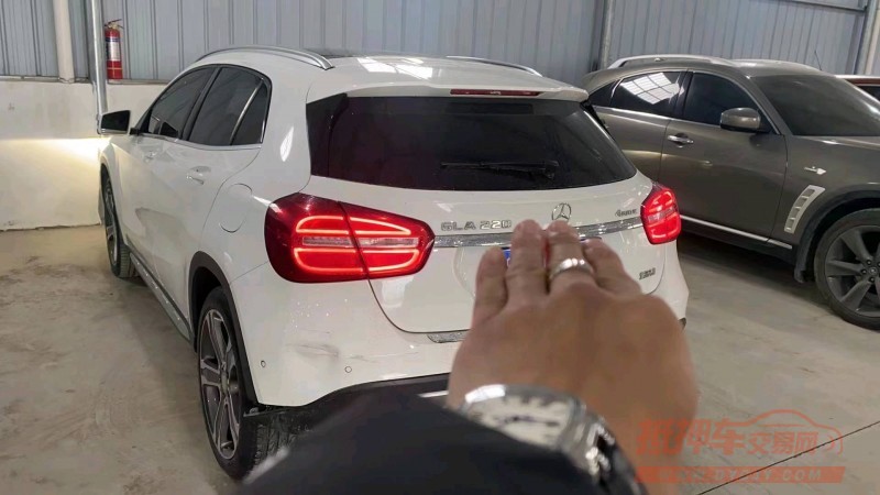 宜昌17年奔驰GLA3