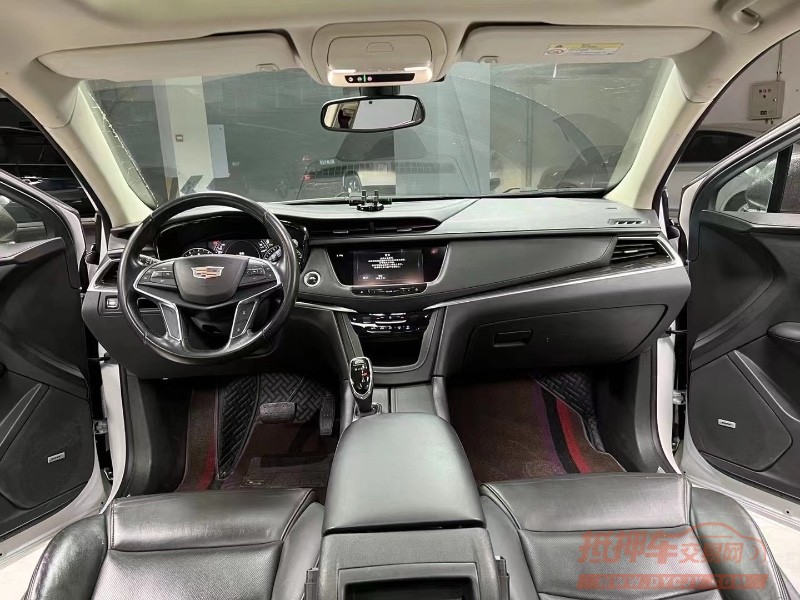 成都17年凯迪拉克XT59